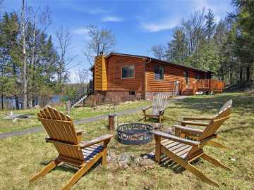 Hayward, WI: 7998W Moose Lake Road