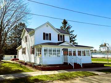 Bruce, WI: 635 N Alvey Street