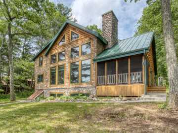Hayward, WI: 14443W & 14447W Court Oreilles Lake Drive