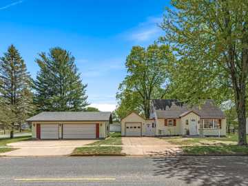 Menomonie, WI: 308 20th W Avenue