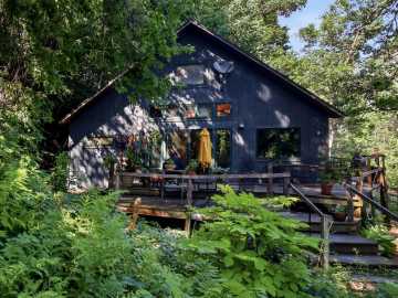 Eleva, WI: N44681 Hawkenson Valley Road