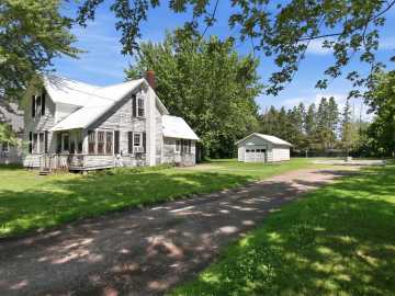 Barron, WI: 427 E River Avenue