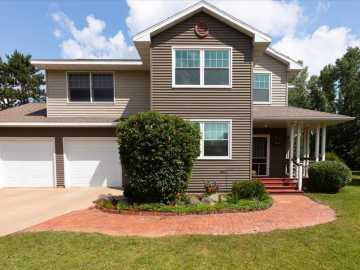 Menomonie, WI: 1015 Prairie Circle