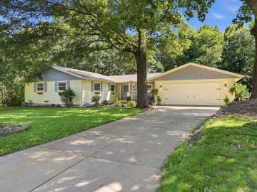 Altoona, WI: 604 Manor Court