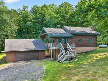 Cable, WI: 17605 Woodcrest Drive