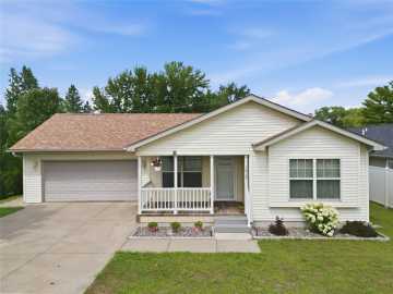 Altoona, WI: 1012 Bartlett Avenue