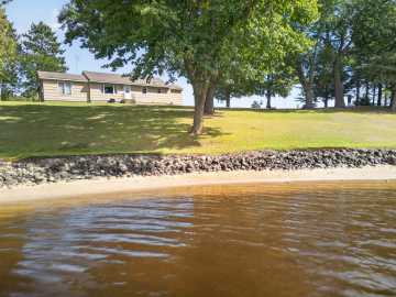 Cumberland, WI: 2513 E Grenquist Lake Lane