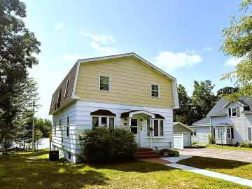 Ladysmith, WI: 414 E River Avenue