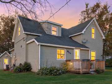 Centuria, WI: 400 South Road