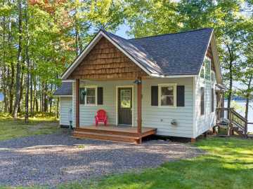 Spooner, WI: N7526 Pair O Lakes Road