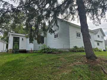 Chippewa Falls, WI: 105 E Walnut Street