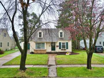 Eau Claire, WI: 227 E Polk Avenue