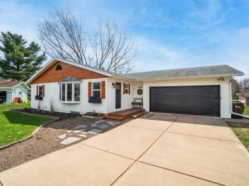 Eau Claire, WI: 1348 Armstrong Place