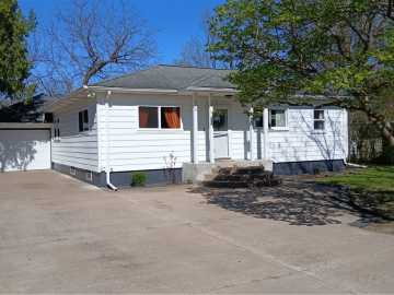 Altoona, WI: 720 E 2nd Street