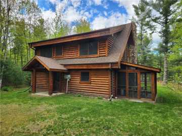 Hatfield, WI: W8780 Emerald Lake Road