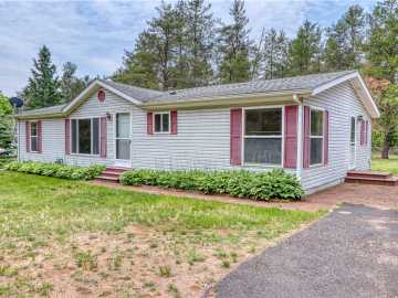 Hayward, WI: 9855 N Fairway Drive