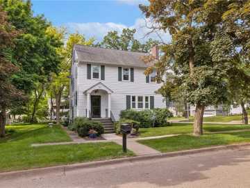 Black River Falls, WI: 522 Van Buren Street