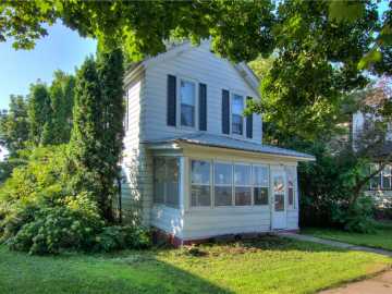 Chippewa Falls, WI: 27 E Birch Street