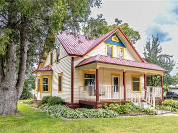 Taylor, WI: 330 2nd Street