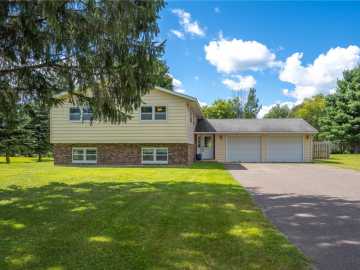 Cumberland, WI: 1835 Hines Lakeview Drive