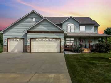 Chippewa Falls, WI: 925 Bluffview Circle