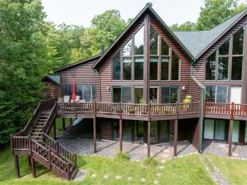 Hayward, WI: 11068 N Busse Road