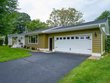Chippewa Falls, WI: 1044 W Spruce Street