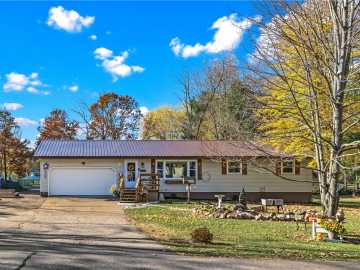 Fall Creek, WI: 1520 Watt Avenue
