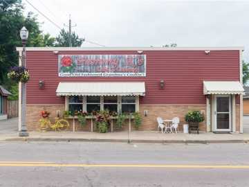 Eleva, WI: 26126 W Mondovi Street