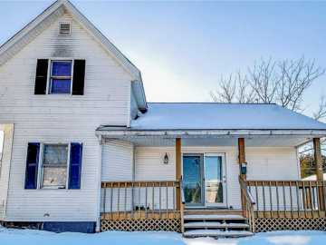 Ladysmith, WI: 624 E Lake Avenue 