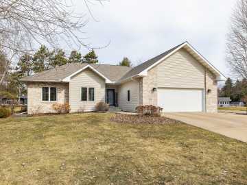 Black River Falls, WI: 823 N Star N Drive