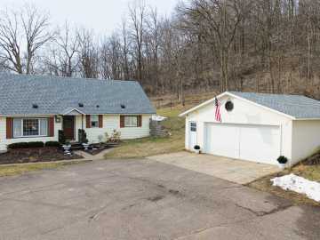Beldenville, WI: W7410 State Road 65 