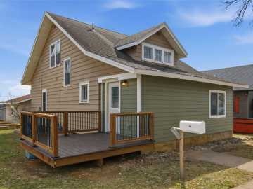 Bloomer, WI: 708 13th Avenue