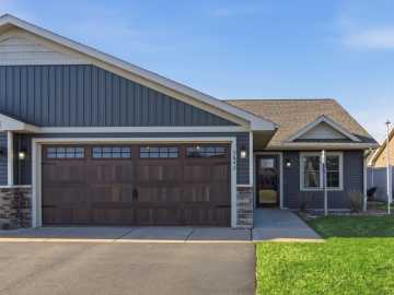 Eau Claire, WI: 5642 Green Park Drive