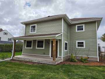 Black River Falls, WI: 918 Main Street