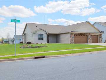River Falls, WI: 298 Kusilek Street