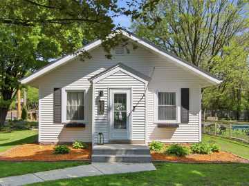 Eau Claire, WI: 1502 Hogeboom Avenue
