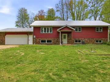 Roberts, WI: 1237 County N Road