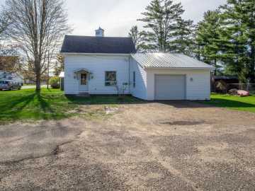 Bruce, WI: 807 N 3rd Street