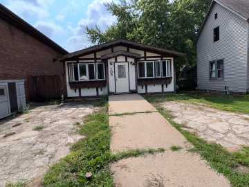Cochrane, WI: 105 N Main Street