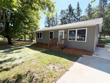 Rice Lake, WI: 512 E Bracklin Street