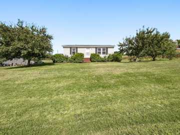 Augusta, WI: 740 Witte Road