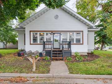 Durand, WI: 407 8th W Avenue