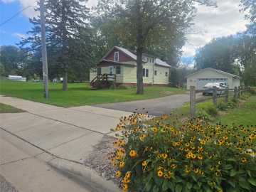 Greenwood, WI: 307 E Begley Street