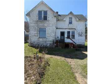 Elmwood, WI: 325 E Race Street