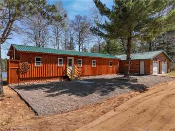 Spooner, WI: W7339 Pair O Lakes Road