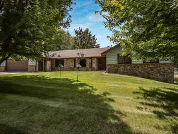 Chippewa Falls, WI: 302 Summit Court
