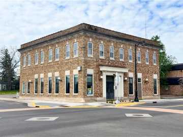 Barron, WI: 436 E La Salle Avenue