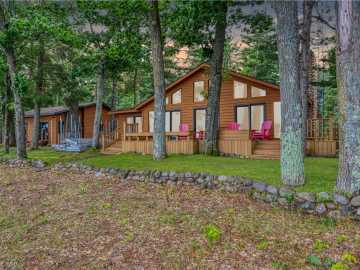 Stone Lake, WI: 6874N Victory Heights Circle