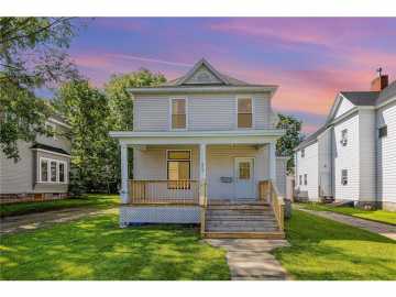 Menomonie, WI: 808 9th E Avenue